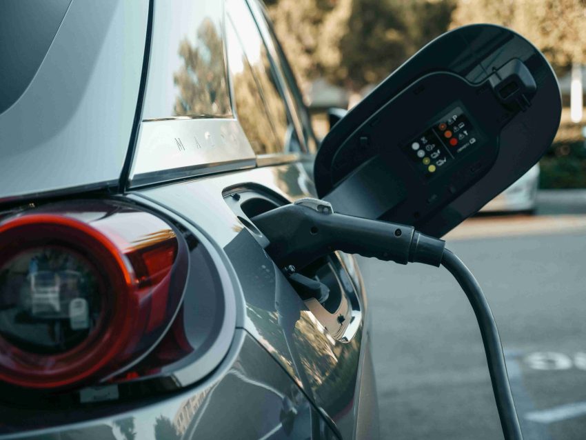 mobil di charging station mobil listrik